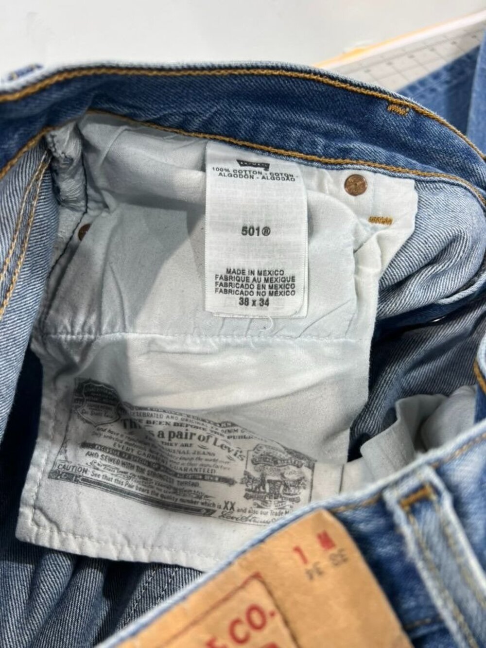 Levi’s 501 Men’s Blue Denim Jeans W38 L34 Straight Fit Classic Button Fly 36x31 - Picture 10 of 13